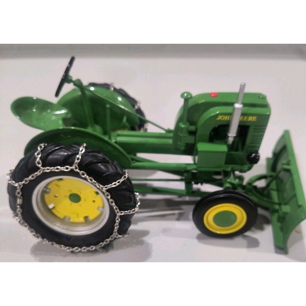 SpecCast John Deere LA Tractor 1/16 Diecast w/ Snowblade Tire Chains JDM229